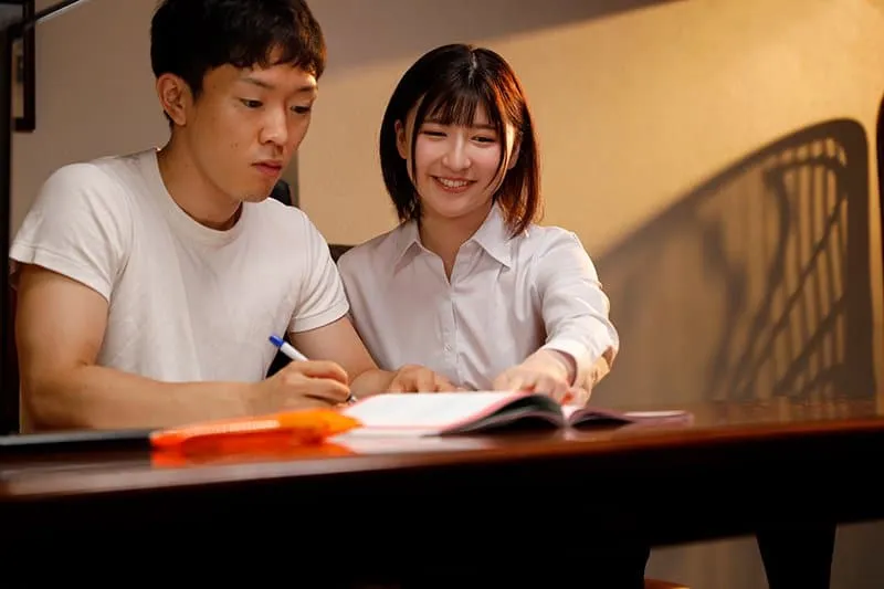 Nữ gia sư bị gài bẫy biến thành công chúa tình dục cho gia đình biến thái